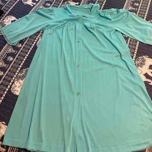 Vintage button down robe / house coat